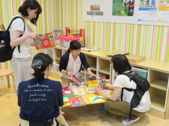 おうちで絵本ひろば
